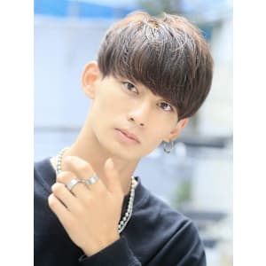 横顔が決まるナチュラルマッシュ