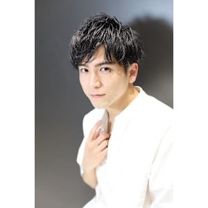 上げも下ろしも分けもいけるツイストパーマ