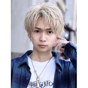 ハイトーンセンターパートマッシュ