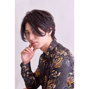 センターパート×無造作レイヤー