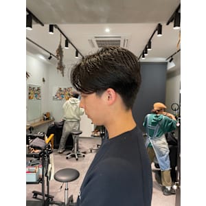 ナチュラルセンターパートヘア