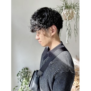 《花屋併設の美容院》メンズパーマ