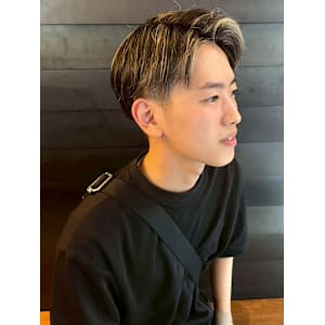 サイドパート ツーブロック ハイライト ブリーチ ベージュ