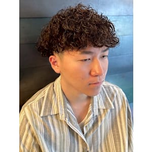 スパイラルパーマ 強め マッシュ ブラウン 束感 無造作