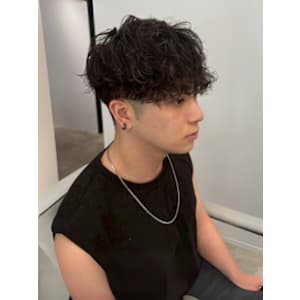 刈り上げ スパイラルパーマ 束感 前髪パーマ フェードカット