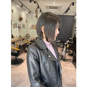 鬼前下がりショートボブ