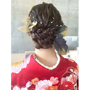 成人式ヘアセット 編み込み シニヨン アップスタイル 20代