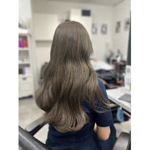 夏はオリーブカラーで抜け感！