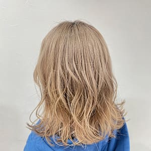 ブリーチで垢抜け！抜きっぱなし風ベージュカラー