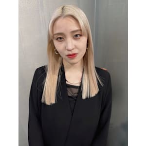 ハイトーンカラー ケアブリーチ ブロンドヘア ストレート 