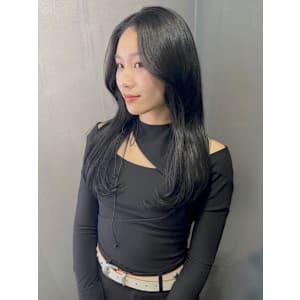 ブルーブラック 韓国ヘア 顔周りレイヤー 髪質改善 20代