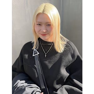 抜きっぱなしブロンド　センターパート　艶髪　ケアブリーチ