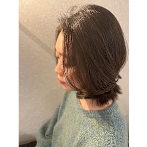 軽やかな動きと抜け感で旬顔に