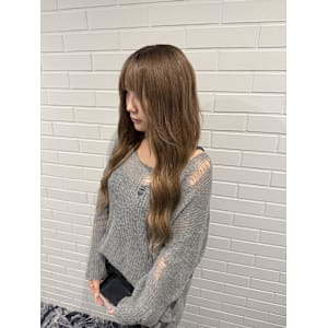 オリーブベージュ