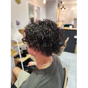 ツイストスパイラルパーマ×２ブロック - 綱島 CLOVER【ツナシマ クローバー】掲載中