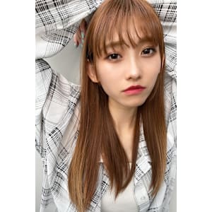 明るいストレートヘア