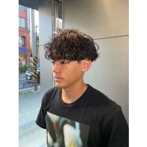 存在感のある強めパーマスタイル【三軒茶屋】