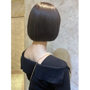 アッシュグレージュ くすみカラー 丸みショートボブ 艶髪