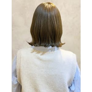 オリーブベージュ ハイトーン 外ハネボブ ダメージレス