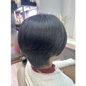 手ぐしで決まるショートレイヤー♪