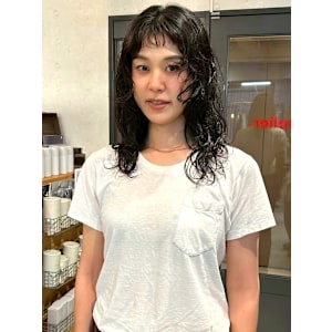 ニュアンスパーマ 黒髪 前髪カット ウェーブ レイヤーカット