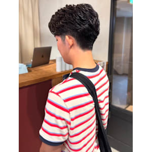 メンズパーマ 刈り上げ ツーブロック 黒髪 スパイラルパーマ