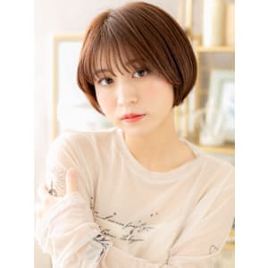 耳かけ大人かわいい小顔ショートマッシュボブ　フェザーショート