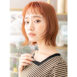 フレンチカジュアルオン眉前下がりボブパーマ　フェザーショート