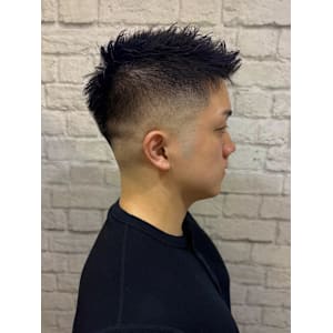 ラフな束感で作るソフトモヒカンフェード - グレイスフルバーバー プラチナム【グレイスフルバーバー プラチナム】掲載中