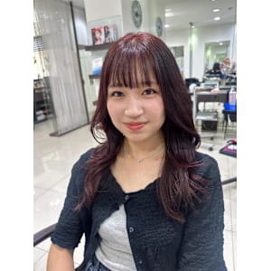 レイヤーとワインレッドカラー