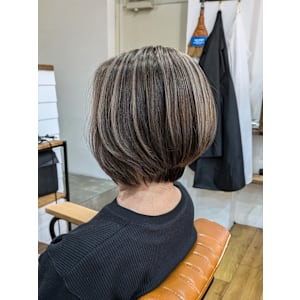 くびれショートボブ30代〜50代グレイカラー白髪ぼかし
