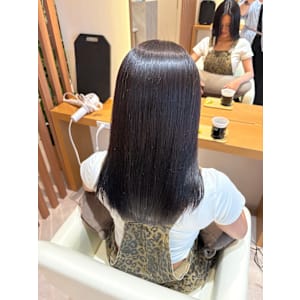 女性必見！広がる髪を髪質改善ストレートで解決！