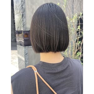 ナチュラルストレートパーマ　ワンレン黒髪ミニボブ