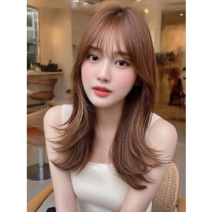 セミロング レイヤーカット 韓国ヘア 顔周り 透明感カラー