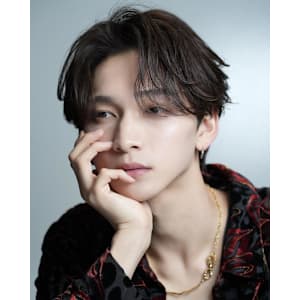 フェザーパーマメンズショートセンターパートウルフ毛流れメンズ