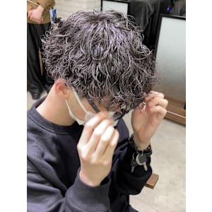 前下がりの波巻スパイラルパーマ