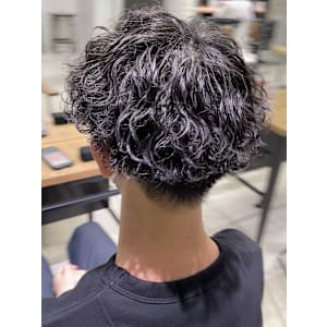 前下がりの波巻スパイラルパーマ