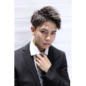 ツイストアップバングショート