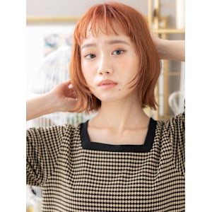 フレンチカジュアルオン眉前下がりボブパーマ　フェザーショート