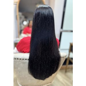 伸ばし中でも目を引く綺麗なロングヘア/ヘアドネーション
