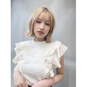 ダブルカラー♪外ハネブロンドボブ