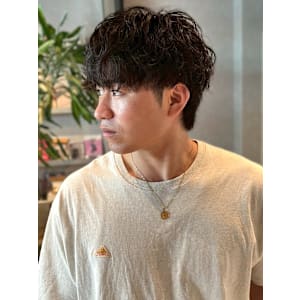 ツイストスパイラルパーマ ツーブロック メンズショート 束感