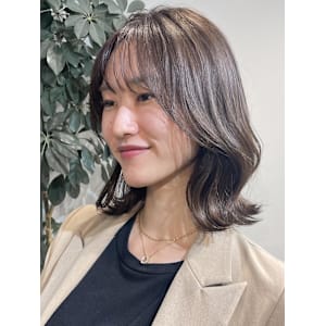 おおきめくびれミディアム　ナチュラルストレートパーマ