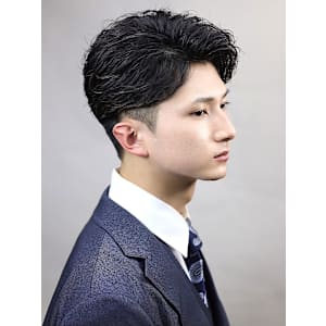 爽やか　清潔感　スーツ　かきあげ