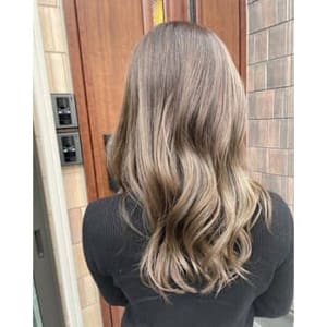 ブルーグラデーションでインパクトを