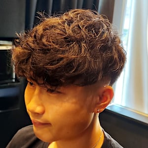 フロントに重さを演出し、ランダムパーマで、クールなオトコへ！ - The BARBER High Grooming【ザバーバーハイグルーミング】掲載中