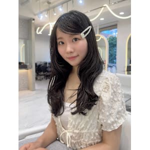 フォワード巻き　ガーリー　流し前髪