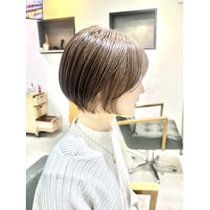 ショートボブ/インナーカラー/丸みショート
