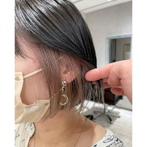 イヤリングカラー×ミルクティーベージュ　ボブ