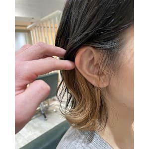 インナーカラー×ベージュ　イヤリングカラー